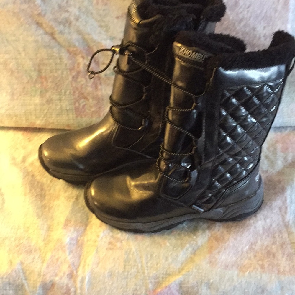 Khombu Girls size 3 Metallic Gray Winter Boots